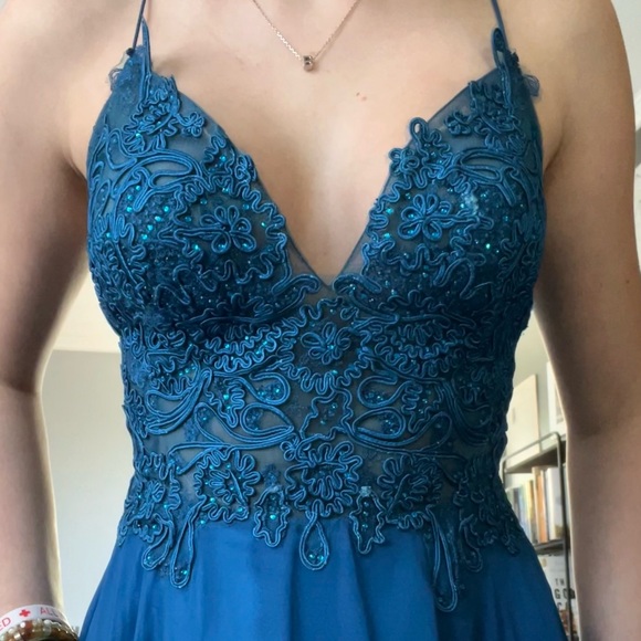 PROM DRESS 👗 - Picture 4 of 4